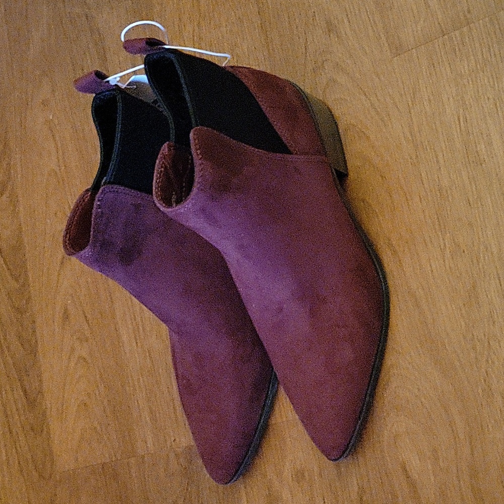 A New Day Gwen Burgundy faux suede ankle boots 2" heel pointed toe Size 7 NEW …